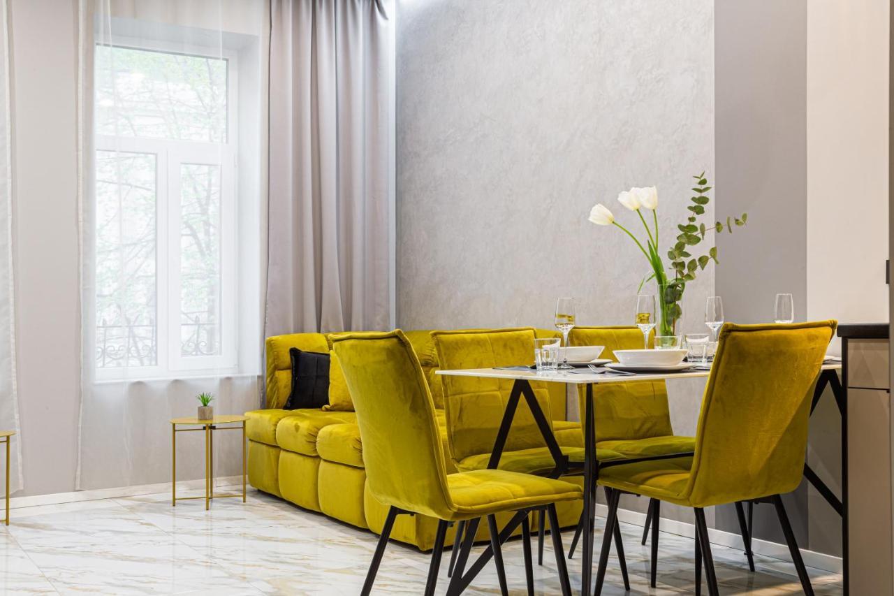 Family Residence Boutique Apartments Lviv Exterior photo